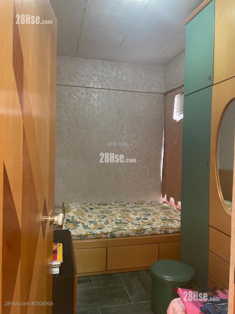 Cheong Wai Mansion Sell 3 Bedrooms , 1 Bathroom 474 ft²