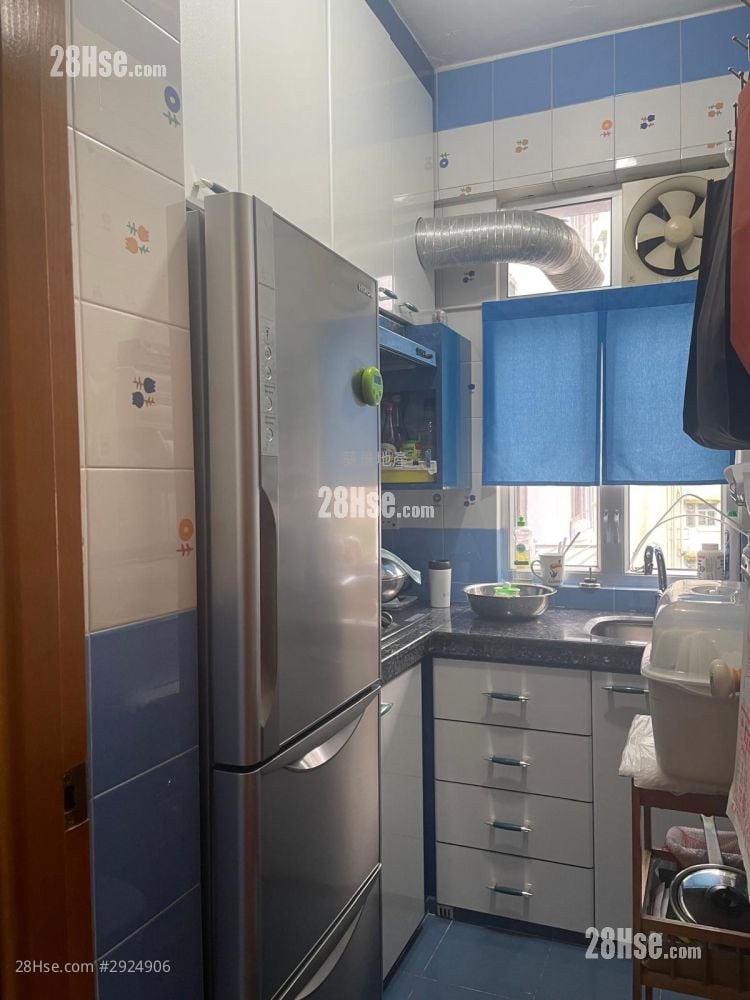 Cheong Wai Mansion Sell 3 Bedrooms , 1 Bathroom 474 ft²