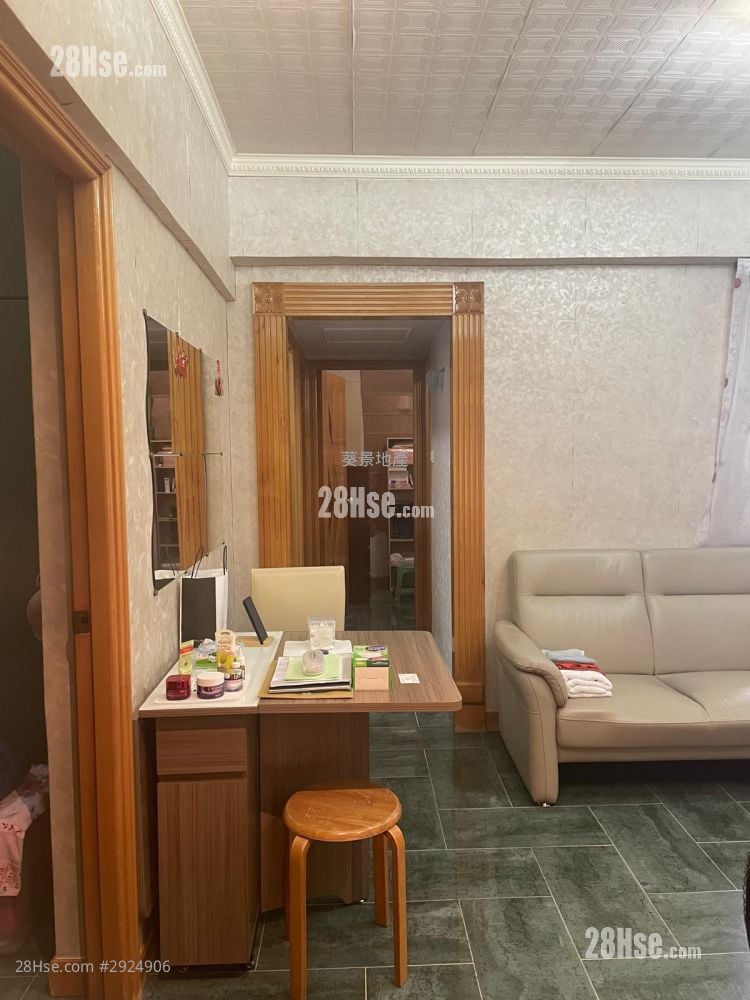 Cheong Wai Mansion Sell 3 Bedrooms , 1 Bathroom 474 ft²