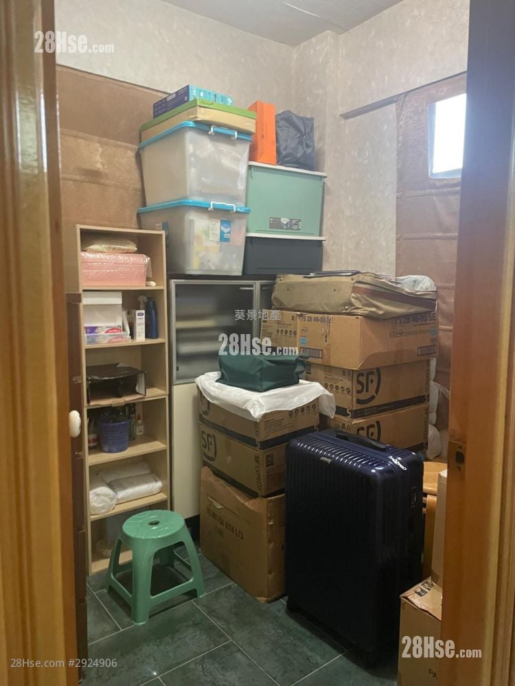 Cheong Wai Mansion Sell 3 Bedrooms , 1 Bathroom 474 ft²