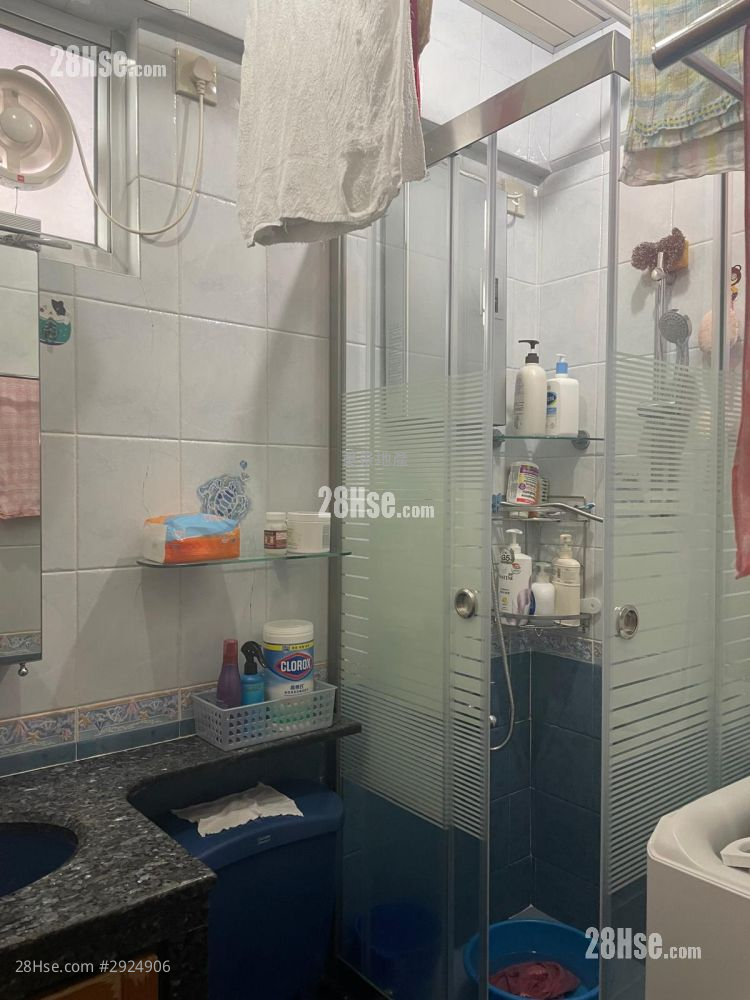 Cheong Wai Mansion Sell 3 Bedrooms , 1 Bathroom 474 ft²