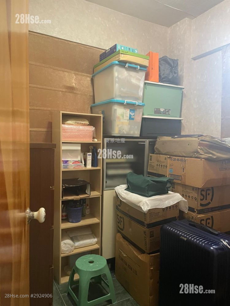 Cheong Wai Mansion Sell 3 Bedrooms , 1 Bathroom 474 ft²