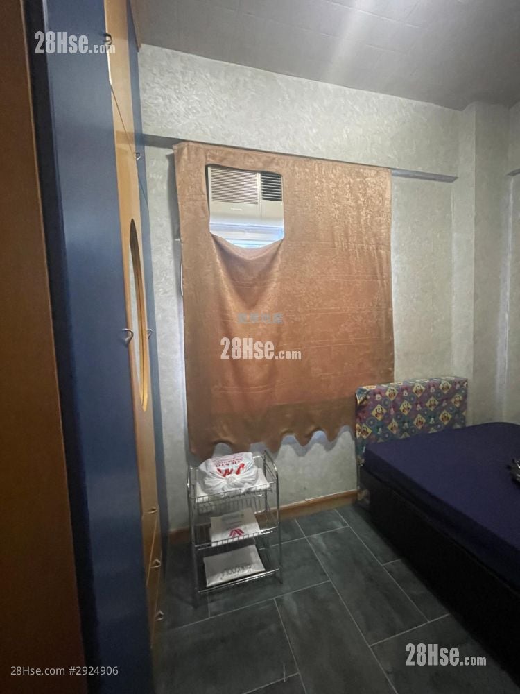 Cheong Wai Mansion Sell 3 Bedrooms , 1 Bathroom 474 ft²