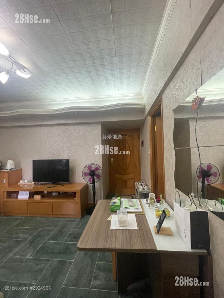 Cheong Wai Mansion Sell 3 Bedrooms , 1 Bathroom 474 ft²