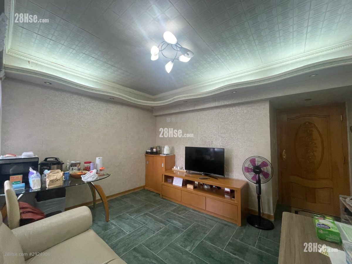 Cheong Wai Mansion Sell 3 Bedrooms , 1 Bathroom 474 ft²