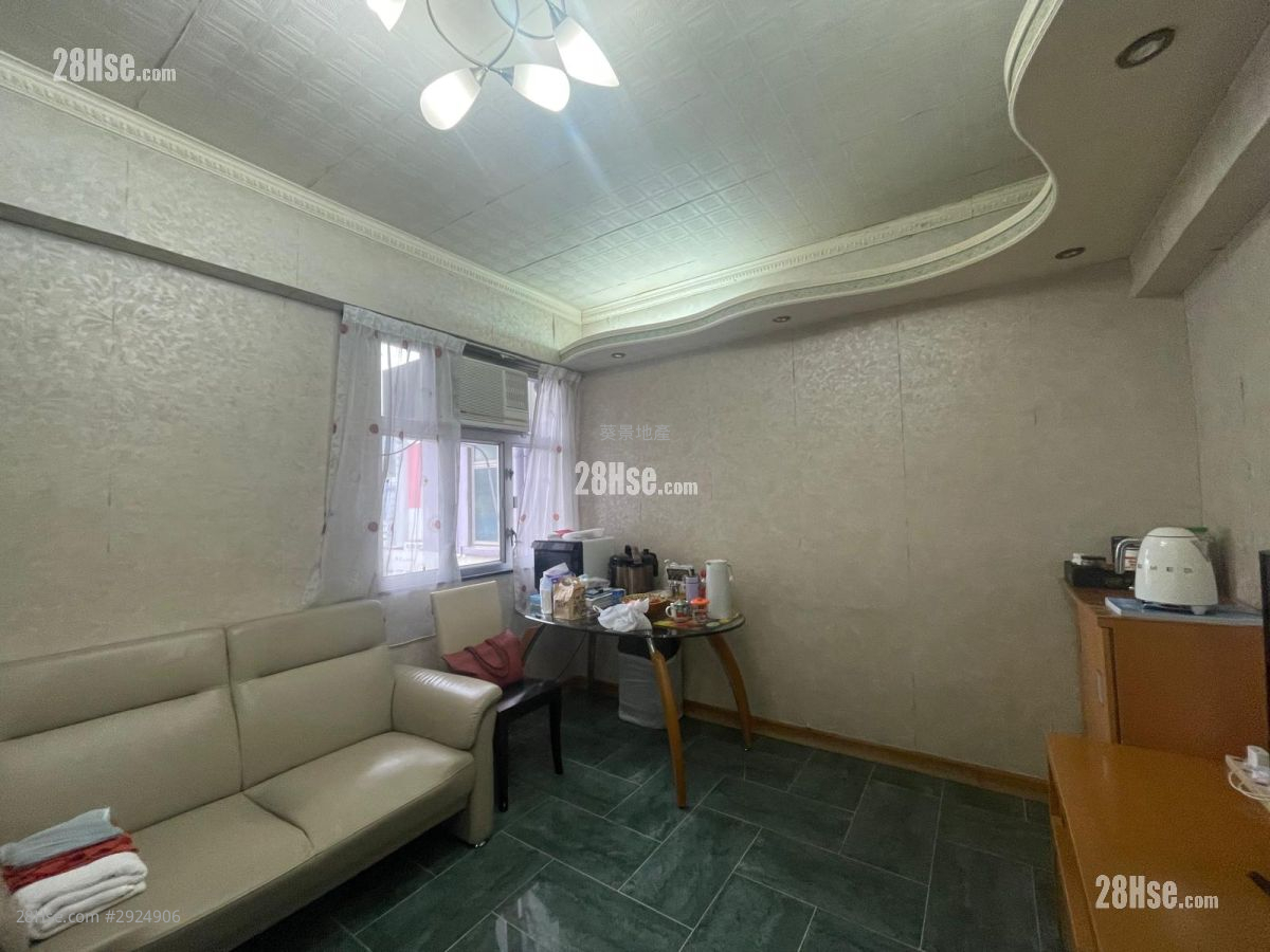 Cheong Wai Mansion Sell 3 Bedrooms , 1 Bathroom 474 ft²