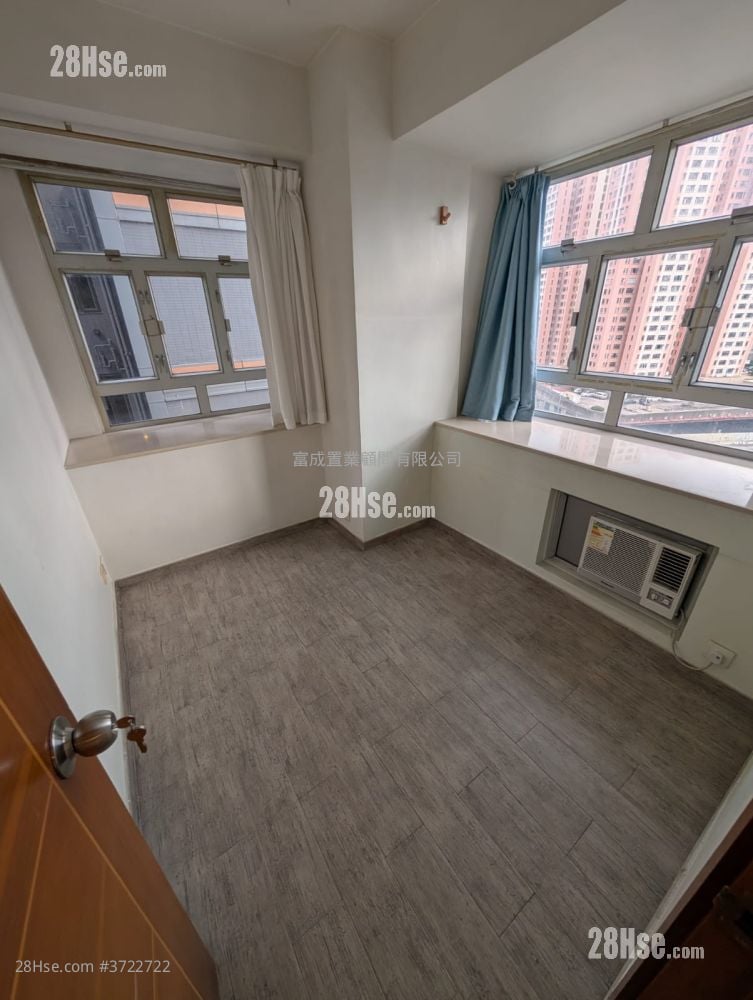 Tak Bo Garden Sell 393 ft²