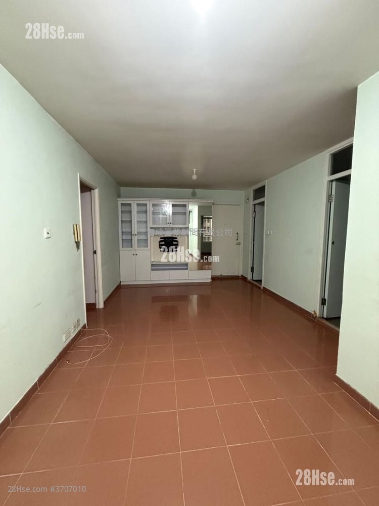 Hiu Lai Court Sell 2 Bedrooms , 1 Bathroom 536 ft²