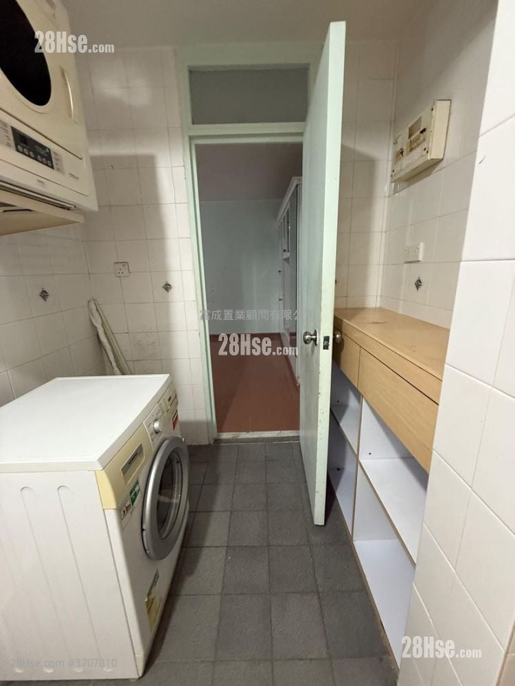 Hiu Lai Court Sell 2 Bedrooms , 1 Bathroom 536 ft²