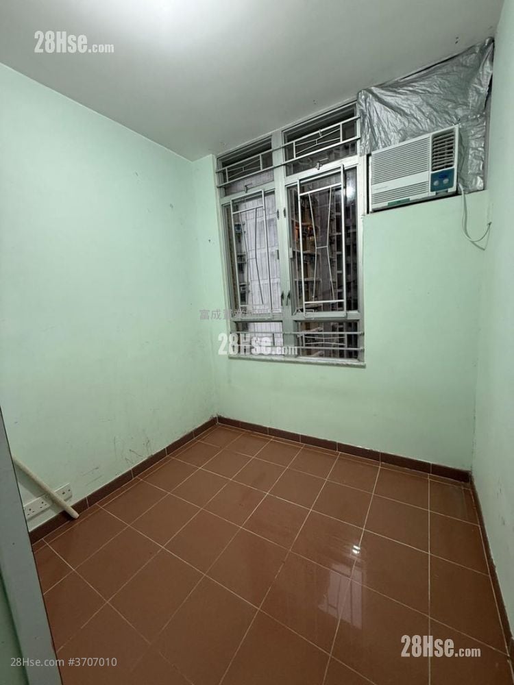 Hiu Lai Court Sell 2 Bedrooms , 1 Bathroom 536 ft²