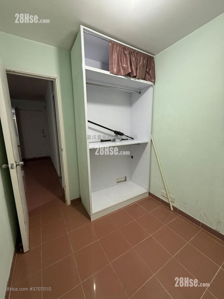 Hiu Lai Court Sell 2 Bedrooms , 1 Bathroom 536 ft²