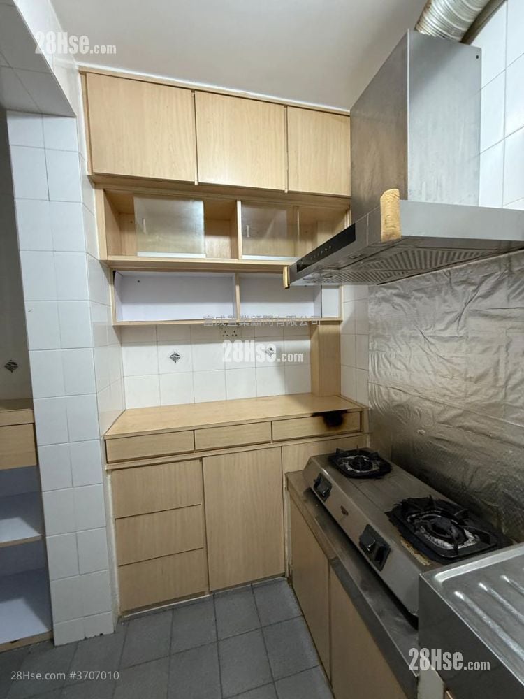 Hiu Lai Court Sell 2 Bedrooms , 1 Bathroom 536 ft²