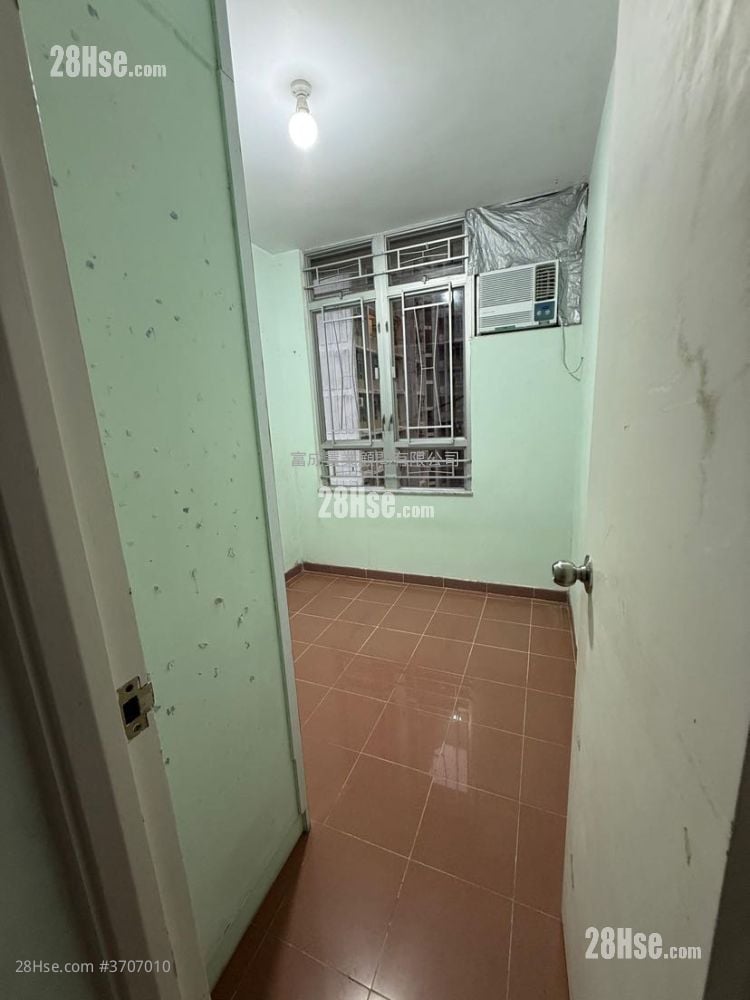 Hiu Lai Court Sell 2 Bedrooms , 1 Bathroom 536 ft²