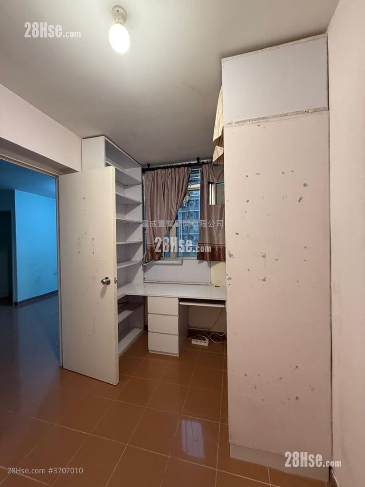 Hiu Lai Court Sell 2 Bedrooms , 1 Bathroom 536 ft²