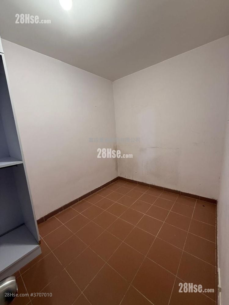 Hiu Lai Court Sell 2 Bedrooms , 1 Bathroom 536 ft²