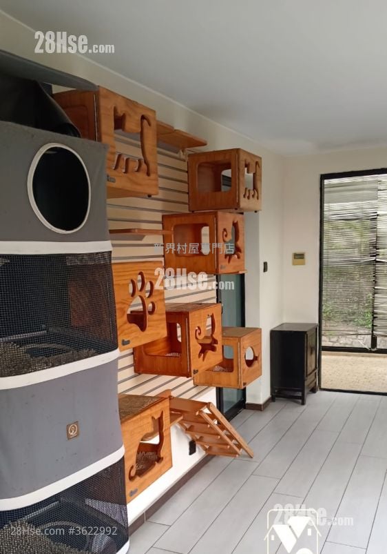 Village Sell 5+ Bedrooms , 5+ Bathrooms 2,100 ft²