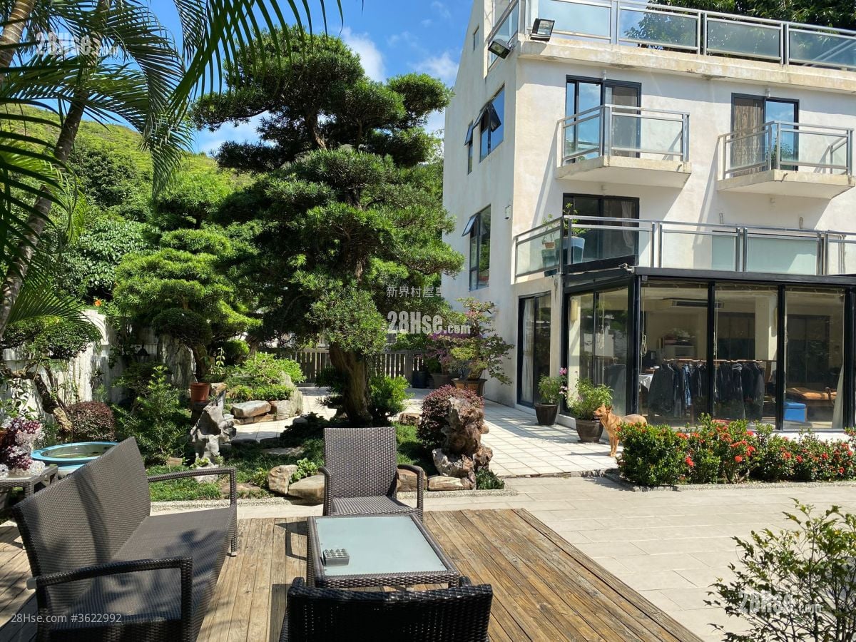 Village Sell 5+ Bedrooms , 5+ Bathrooms 2,100 ft²