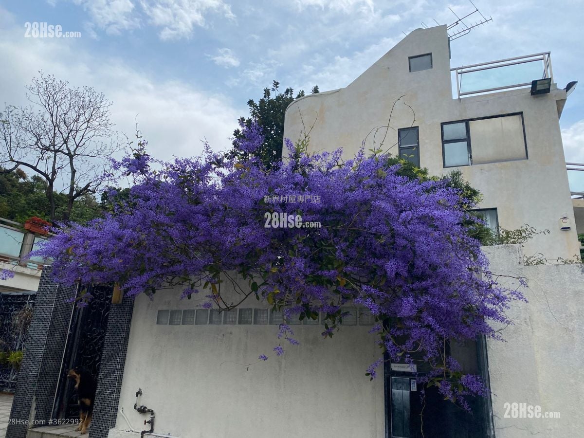 Village Sell 5+ Bedrooms , 5+ Bathrooms 2,100 ft²