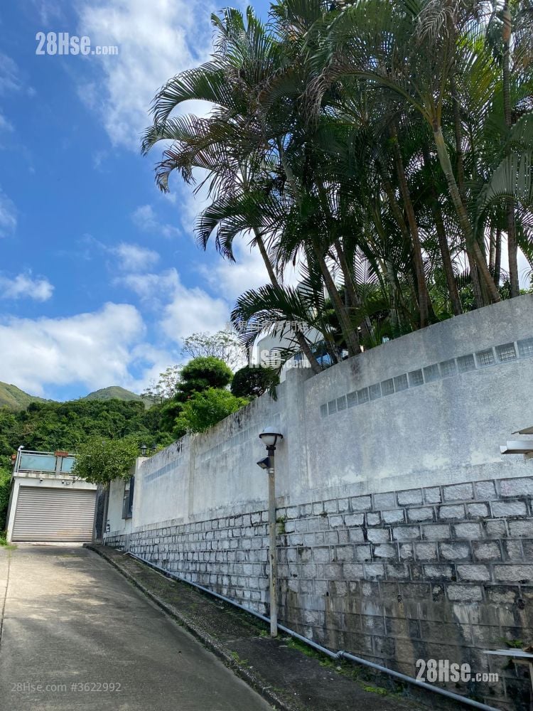 Village Sell 5+ Bedrooms , 5+ Bathrooms 2,100 ft²