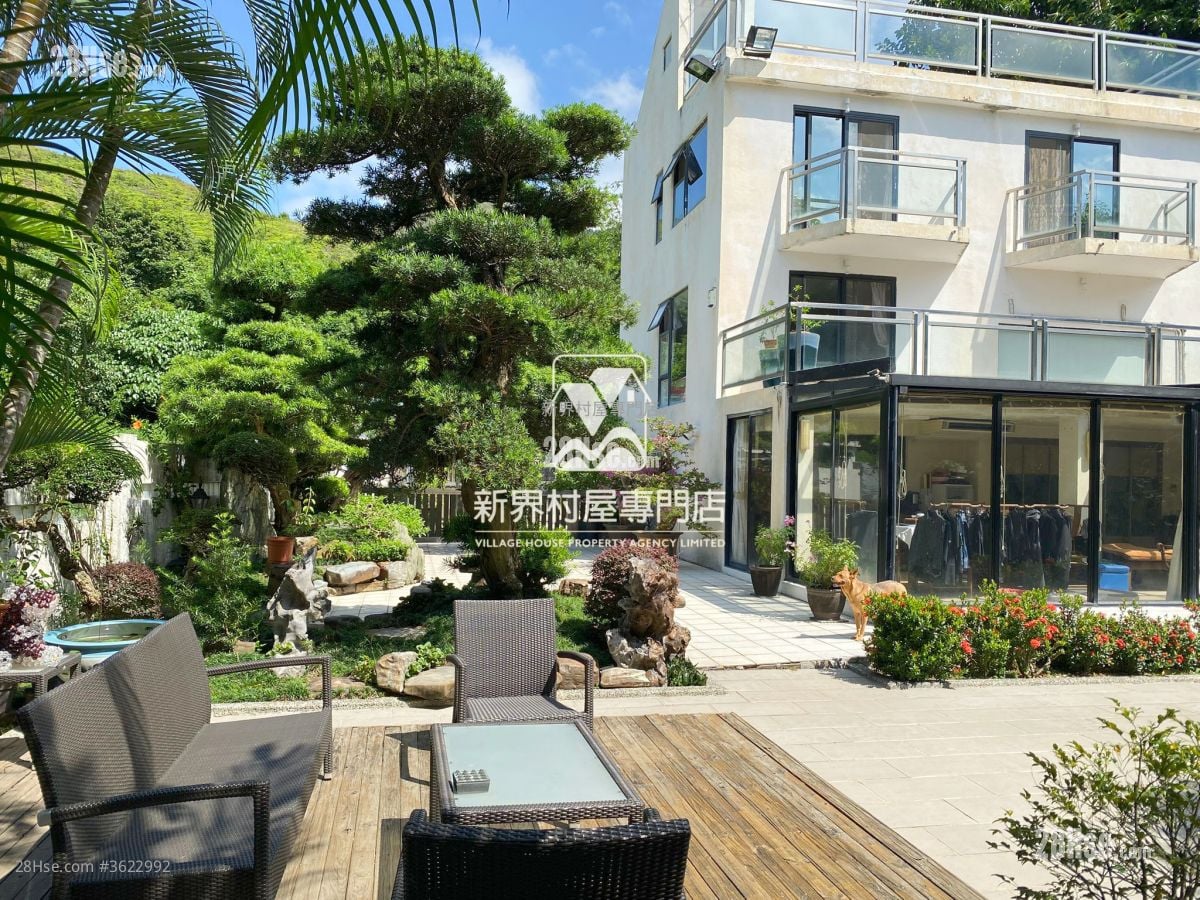 Village Sell 5+ Bedrooms , 5+ Bathrooms 2,100 ft²