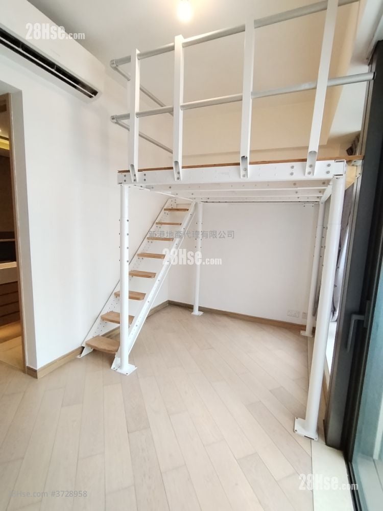 Axis Sell Studio 212 ft²
