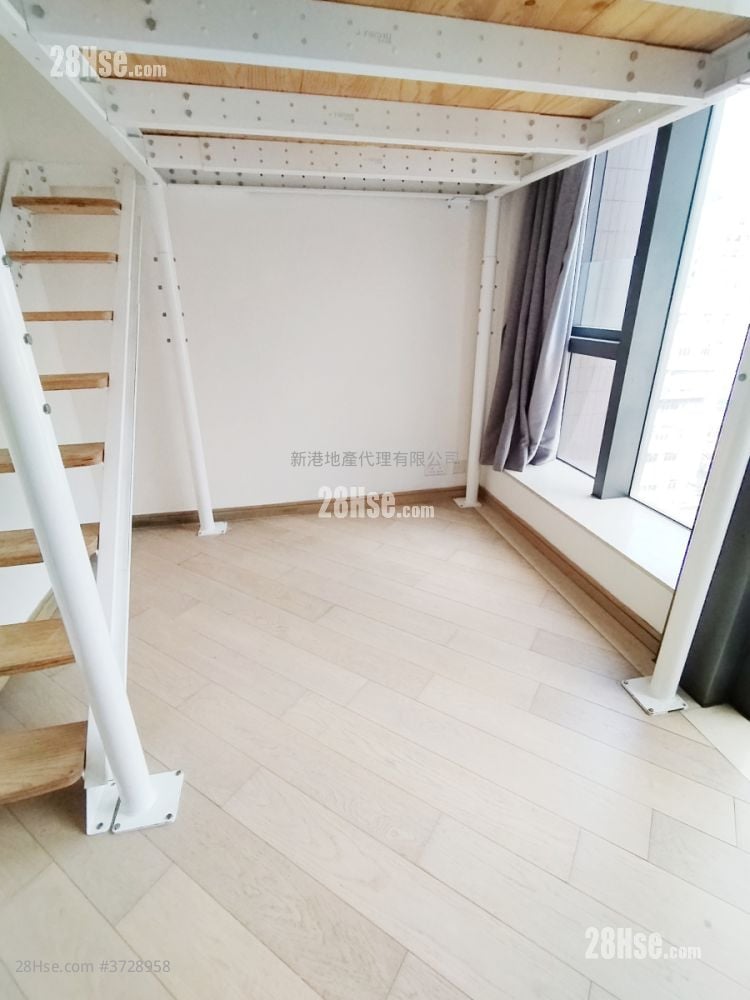 Axis Sell Studio 212 ft²