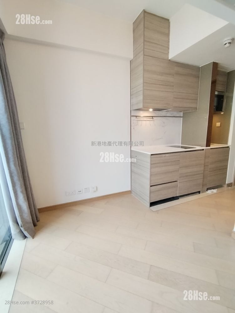 Axis Sell Studio 212 ft²