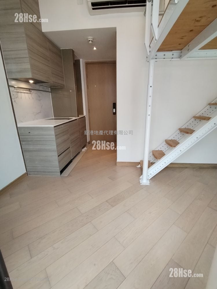 Axis Sell Studio 212 ft²