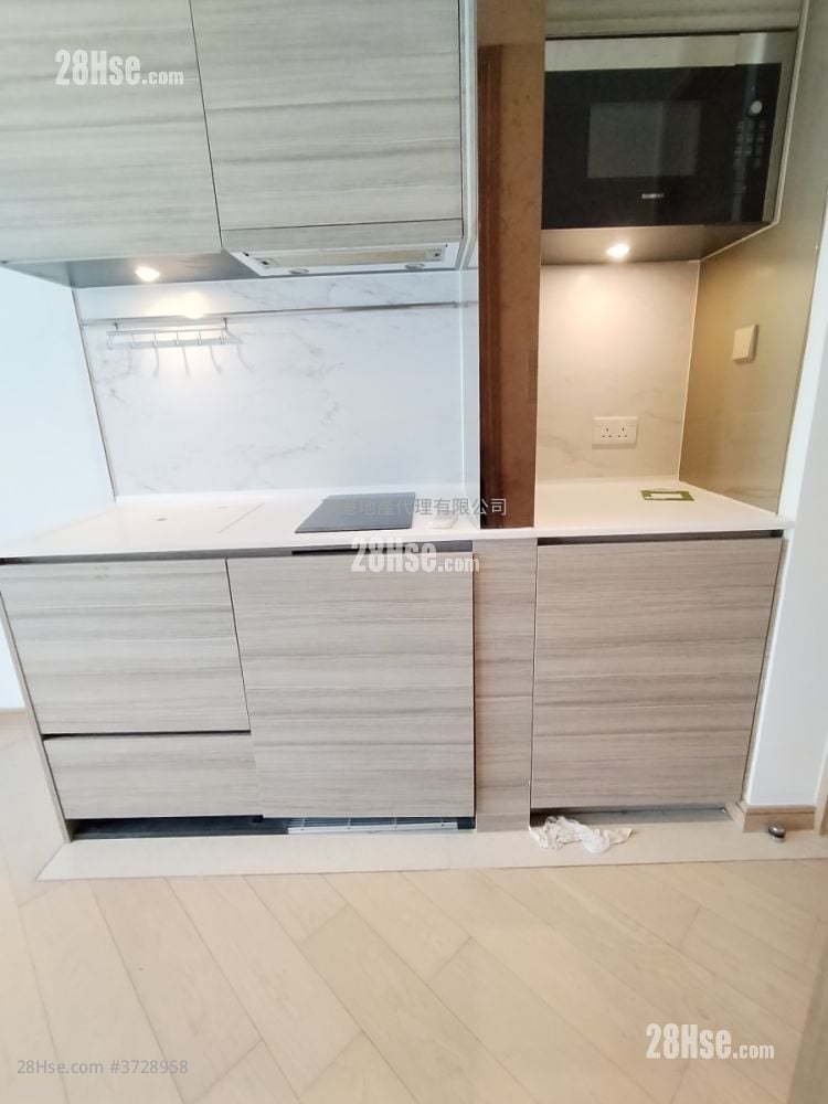 Axis Sell Studio 212 ft²