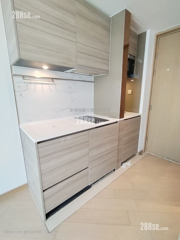 Axis Sell Studio 212 ft²