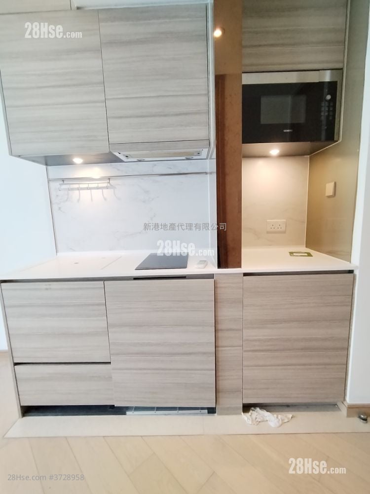 Axis Sell Studio 212 ft²