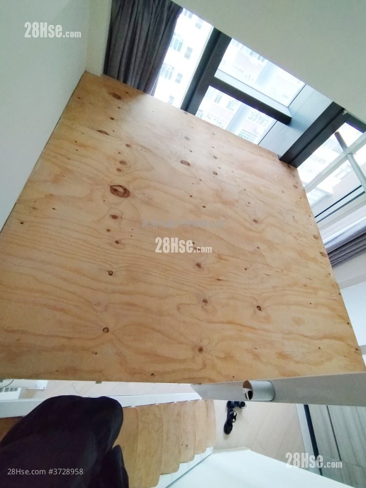 Axis Sell Studio 212 ft²