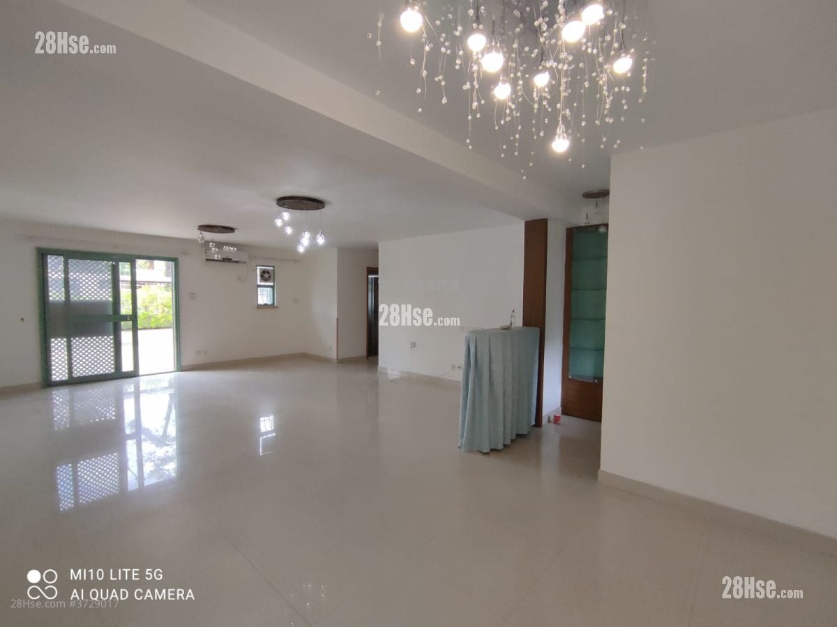 Fairview Park Sell 5+ Bedrooms , 3 Bathrooms 1,035 ft²