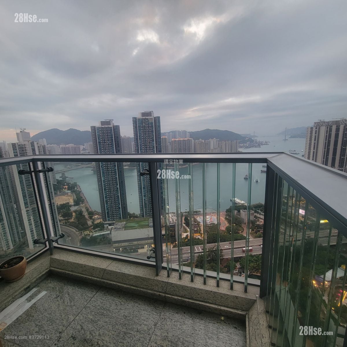 The Dynasty Rental 3 Bedrooms , 2 Bathrooms 728 ft²