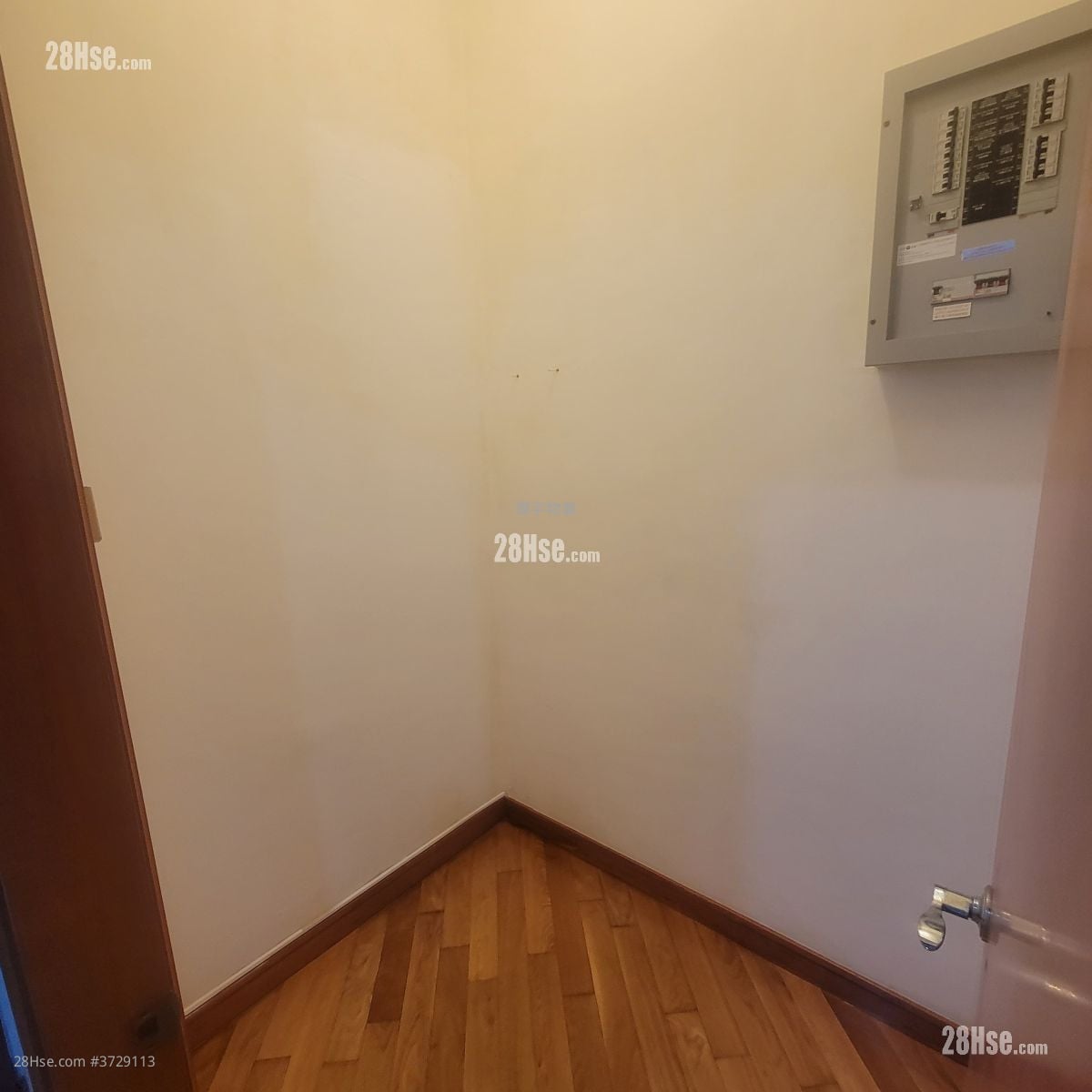 The Dynasty Rental 3 Bedrooms , 2 Bathrooms 728 ft²