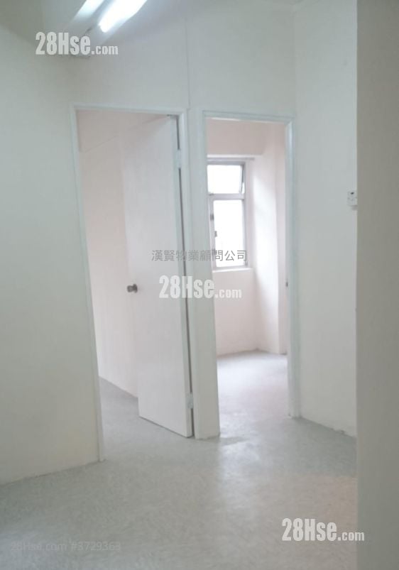 Hing Nin Building Sell 2 Bedrooms , 1 Bathroom 319 ft²