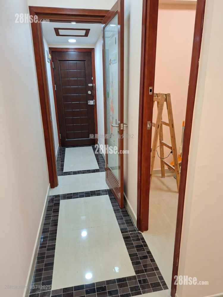 Chung Mei Building Sell 2 Bedrooms , 1 Bathroom 335 ft²