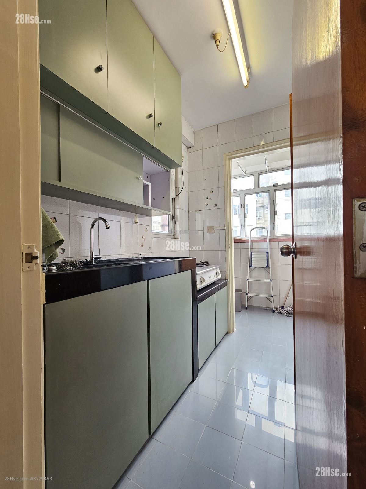 長華大廈 租盤 2 房 , 1 浴室 323 平方呎