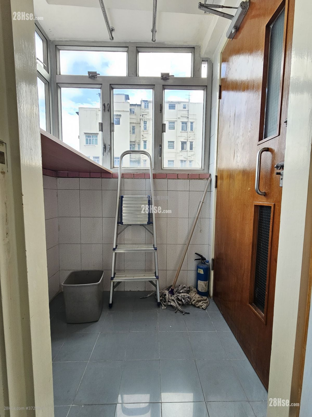 長華大廈 租盤 2 房 , 1 浴室 323 平方呎