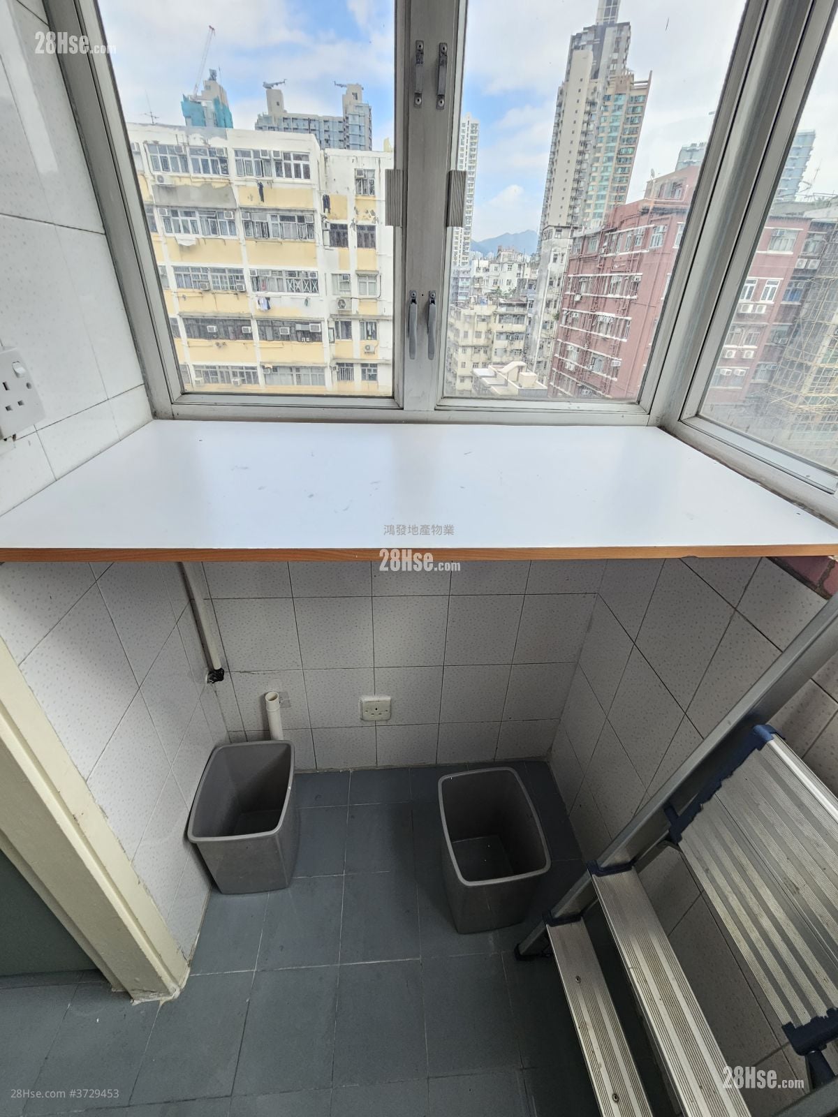 長華大廈 租盤 2 房 , 1 浴室 323 平方呎