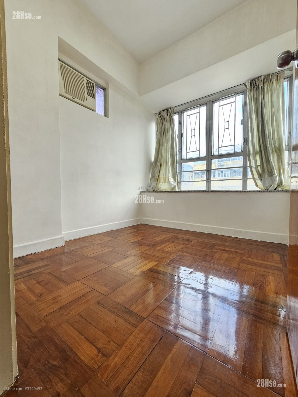 長華大廈 租盤 2 房 , 1 浴室 323 平方呎