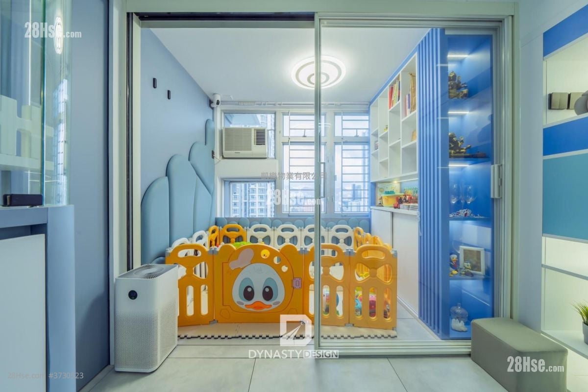 Choi Hing Court Sell 3 Bedrooms , 1 Bathroom 452 ft²