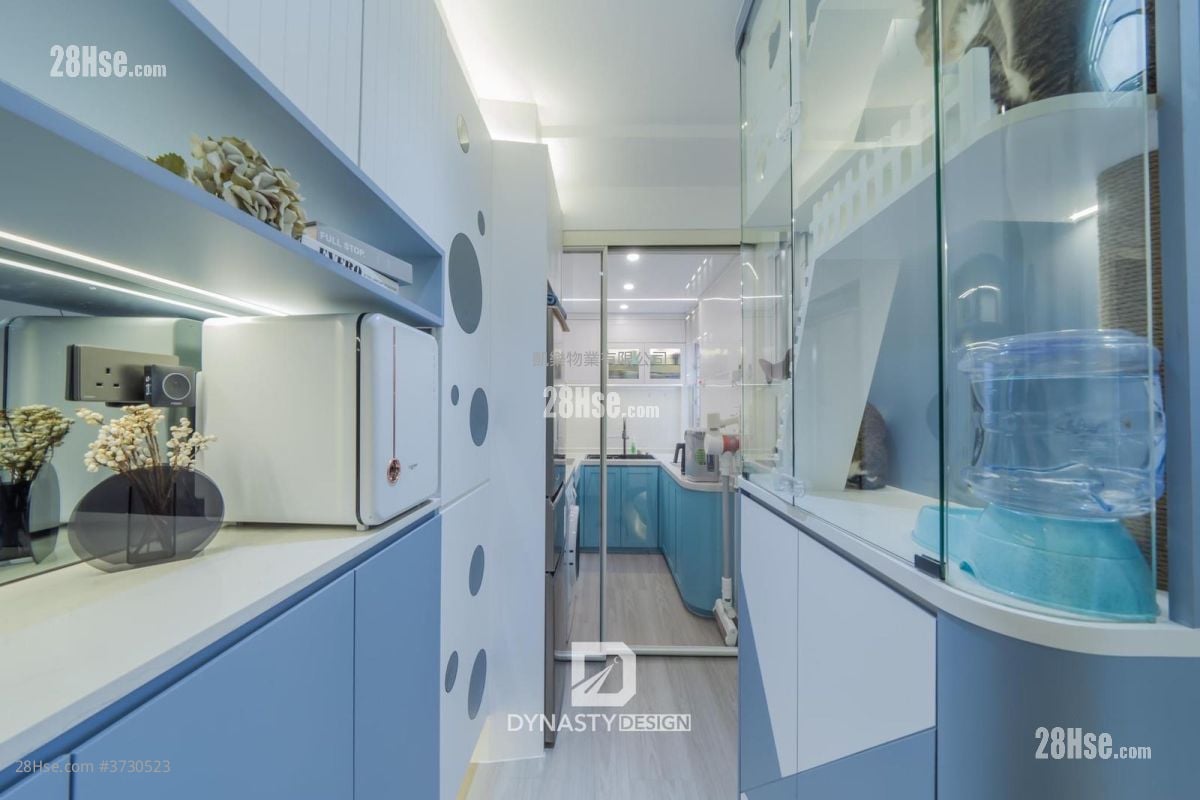 Choi Hing Court Sell 3 Bedrooms , 1 Bathroom 452 ft²