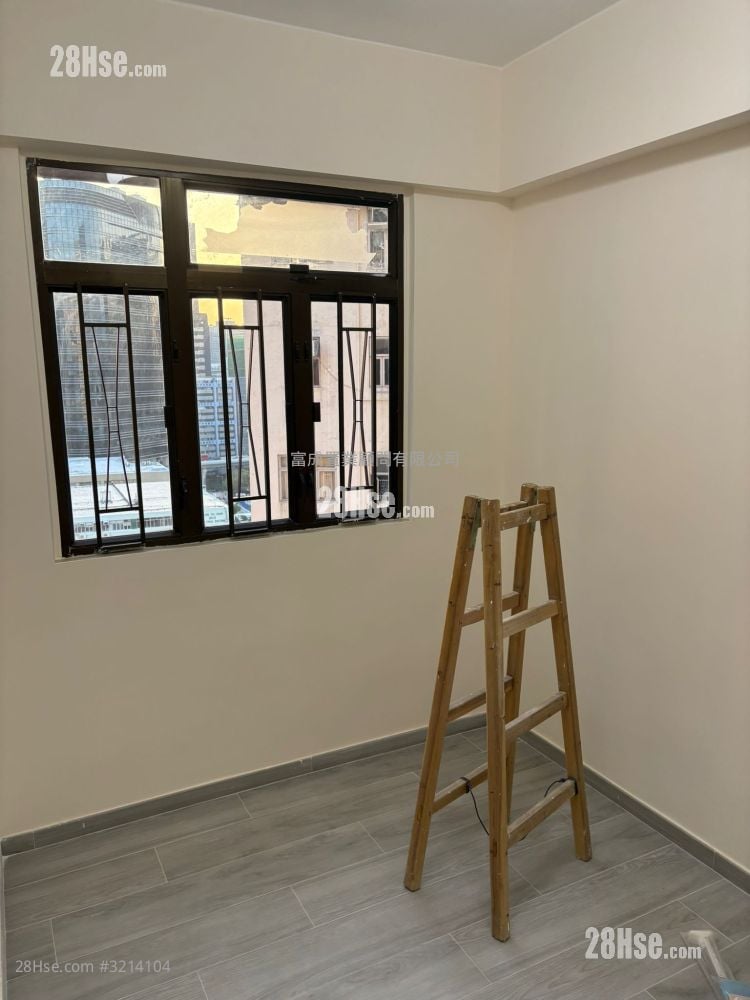 On Tak Building Sell 398 ft²