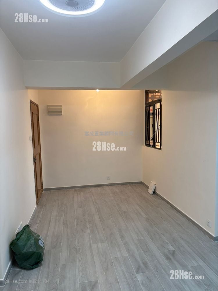 On Tak Building Sell 398 ft²