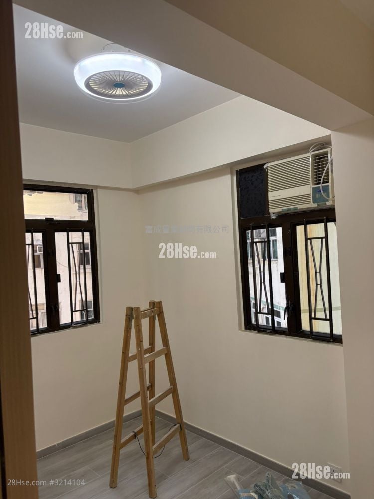 On Tak Building Sell 398 ft²