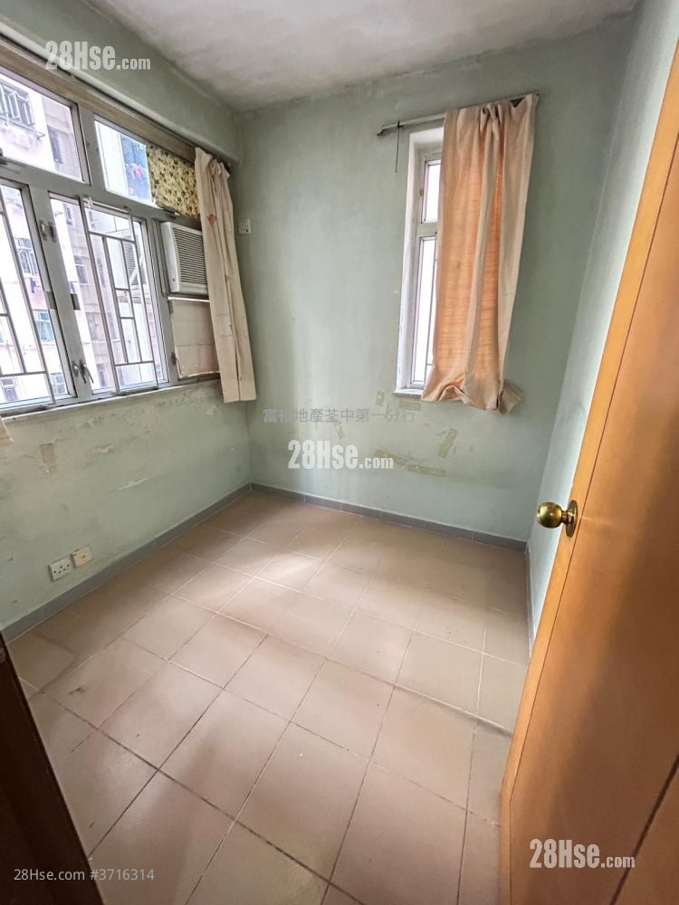Tsuen Wan Centre Sell 2 Bedrooms 354 ft²