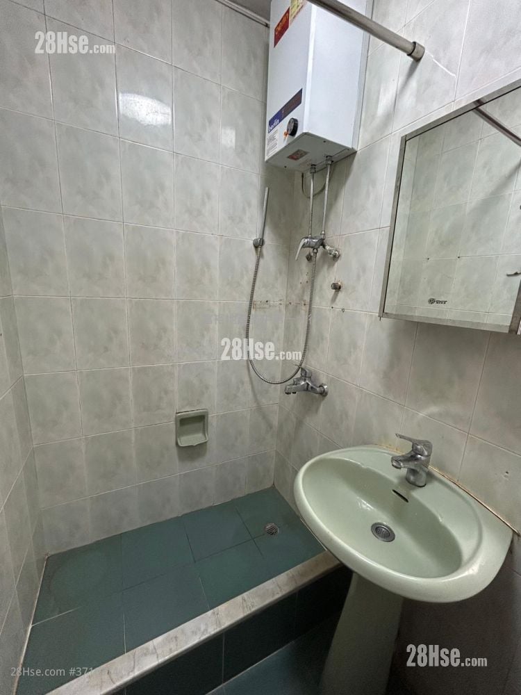 Tsuen Wan Centre Sell 2 Bedrooms 354 ft²
