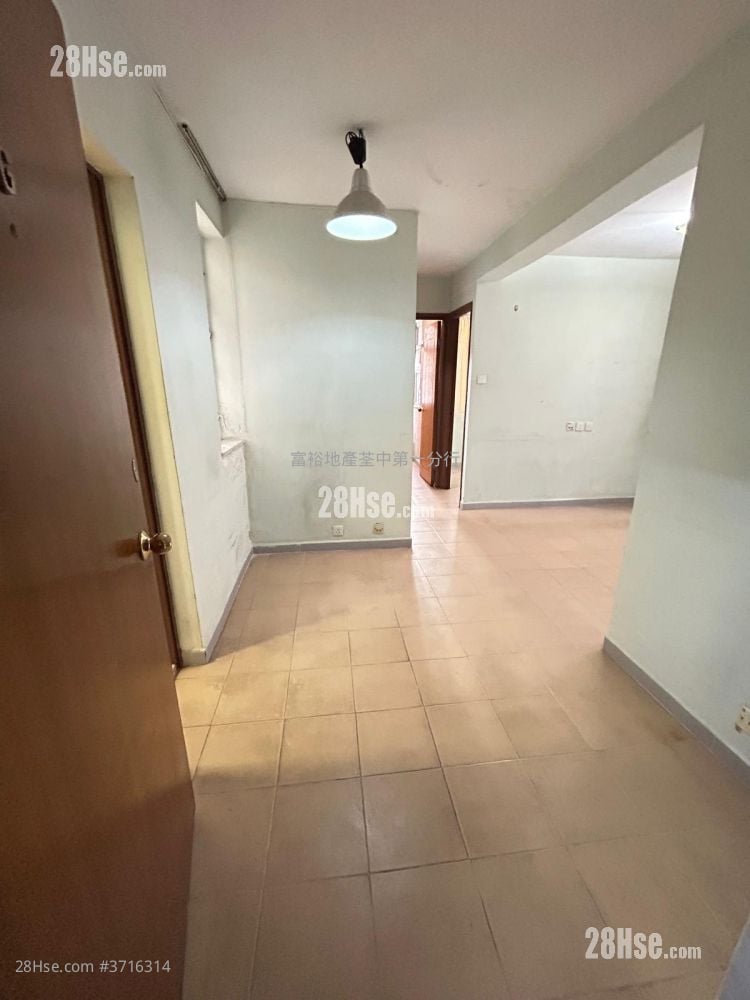 Tsuen Wan Centre Sell 2 Bedrooms 354 ft²
