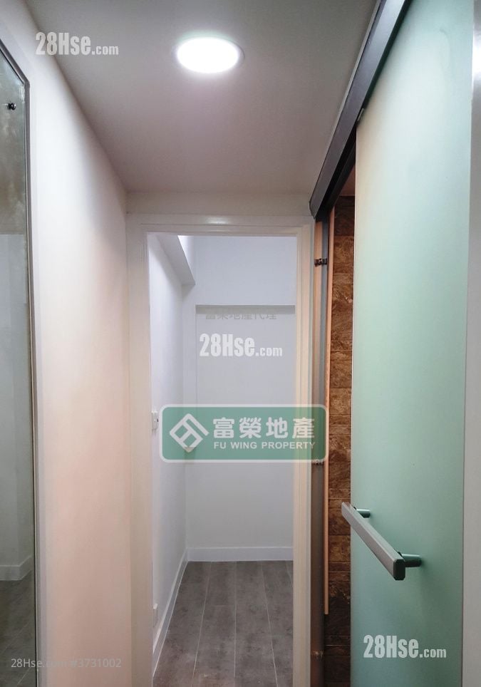 Tenement House Sell 3 Bedrooms , 2 Bathrooms 614 ft²